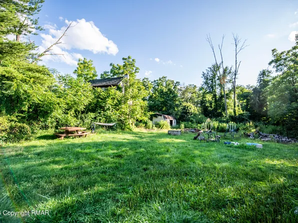 237 Strawberry Hill Rd, Sciota, PA 18354