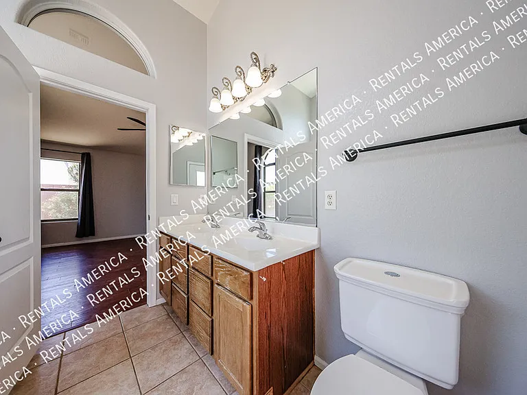 51 W Hereford Dr — Photo 26