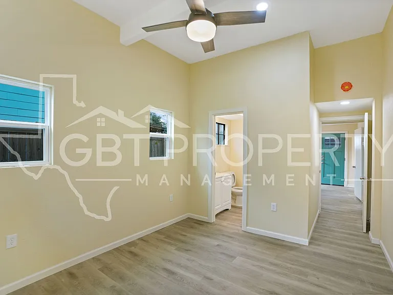 328 Williams St — Photo 16