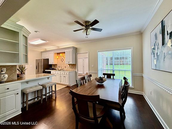 3rd image of 205 Stonebriar Ln