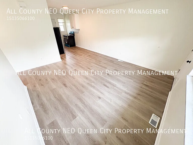 2725 McCall St — Photo 5