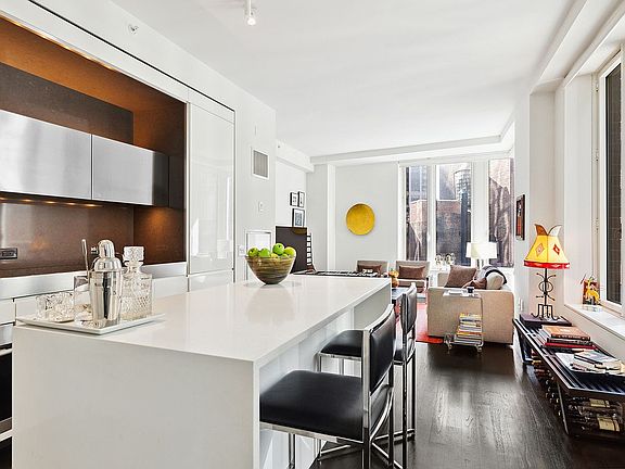 2nd image of 15 William St APT 10A