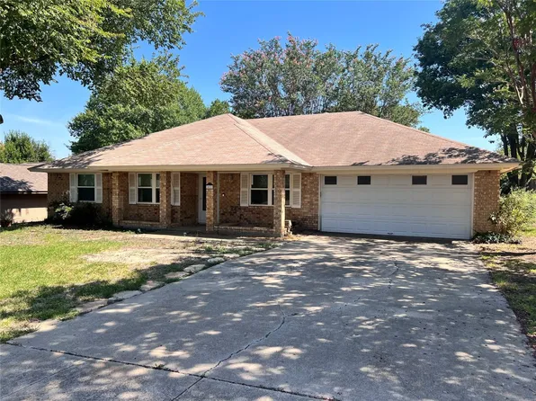 10117 Locksley Dr, Benbrook, TX 76126