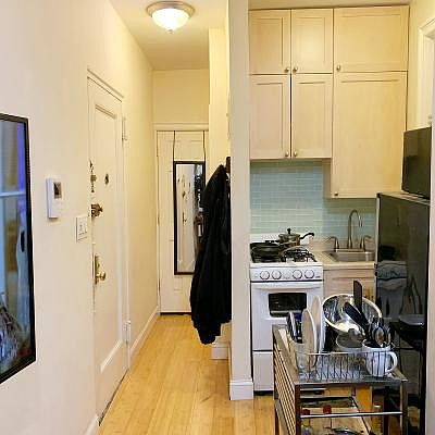 4th image of 118 W 3rd St #B