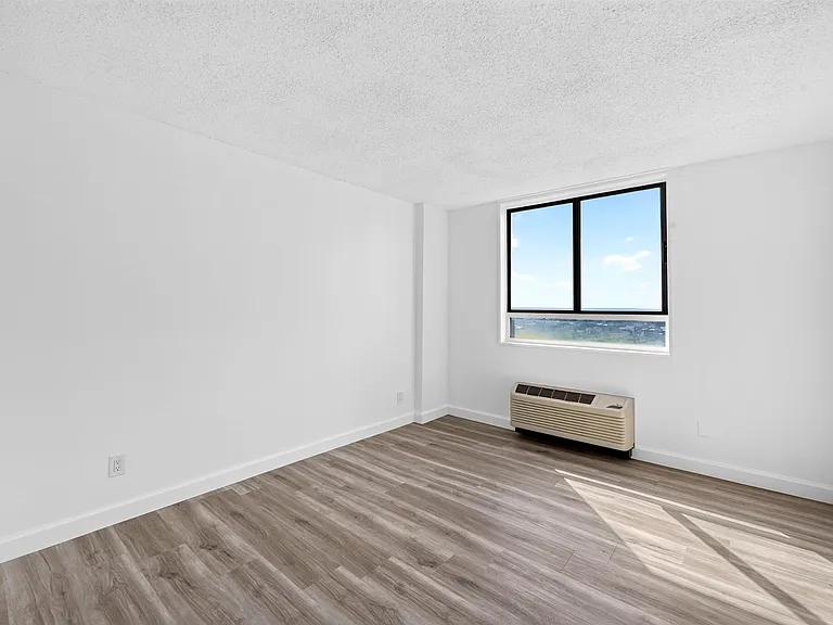 100 Manhattan Ave #1902A — Photo 15