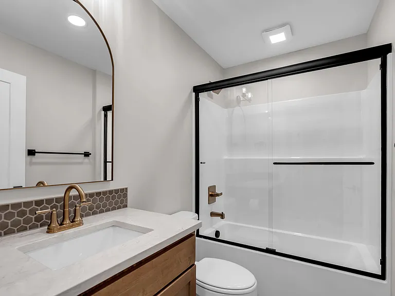 2142 E Beaumont St — Photo 33