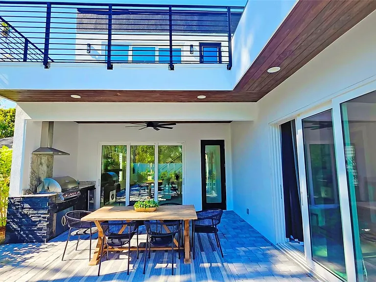 1156 Cocoanut Ave — Photo 41
