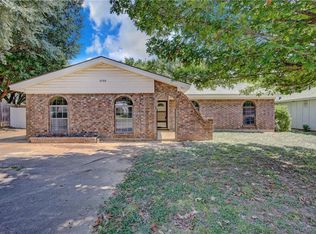 6984 Cox Ln, North Richland Hills, TX 76182