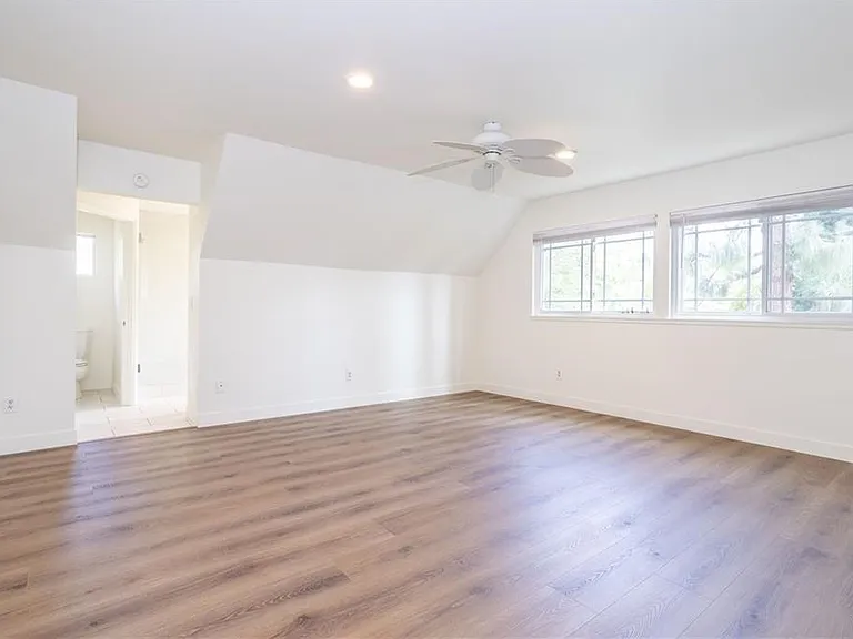 11300 Yolanda Ave — Photo 10