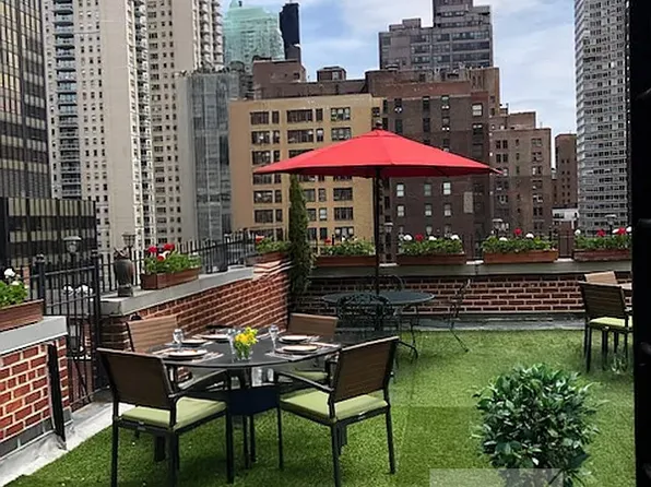 321 East 54th Street image 5 of 5