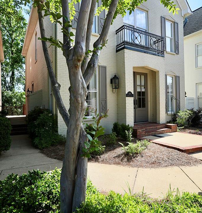 1st image of 923 Mogridge Ln