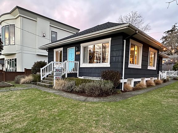 Fenced Yard with BBQ.