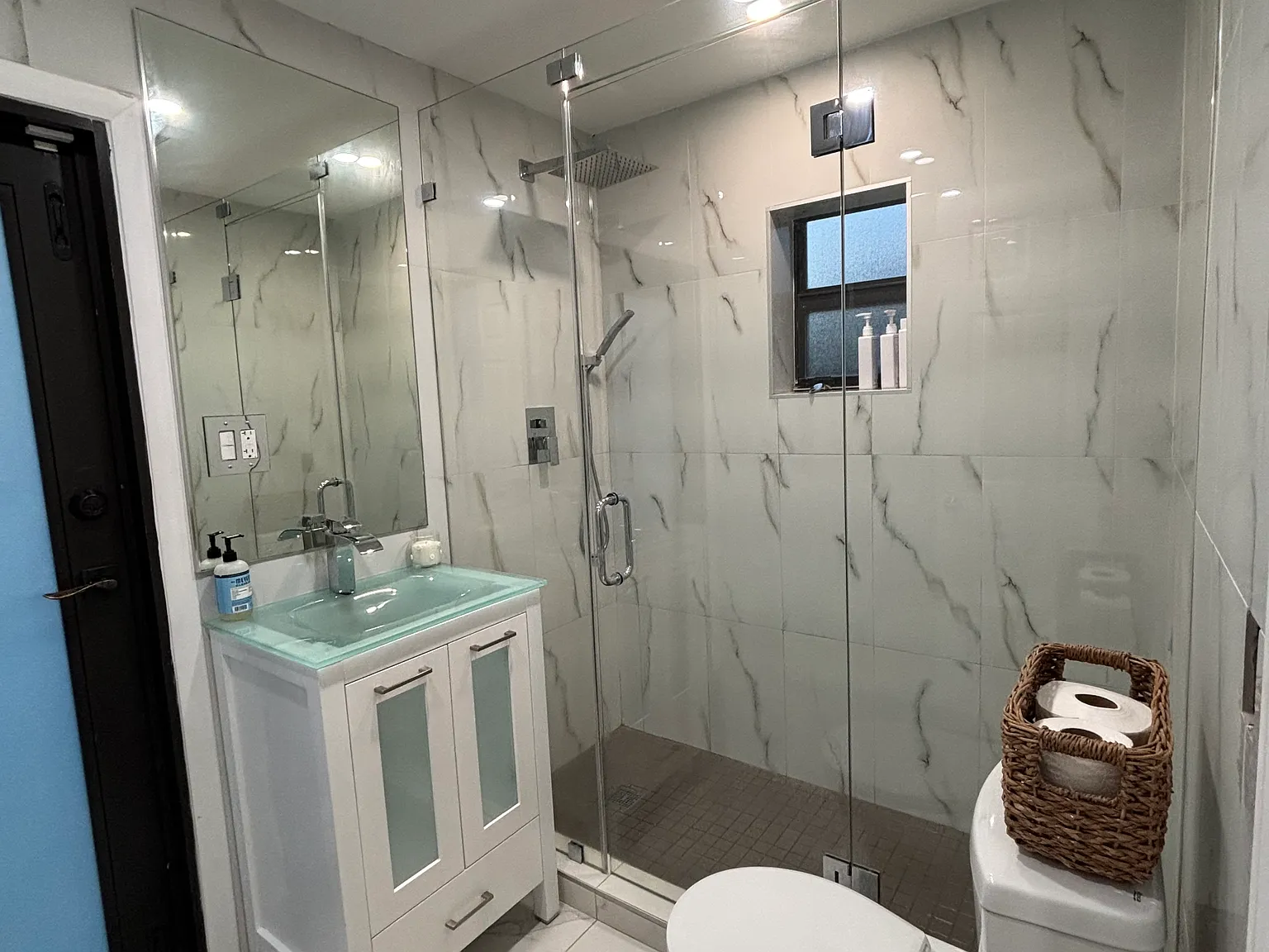 Studio, 200 sqft, $1,500 — Photo 4