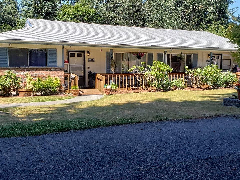 Left side Duplex Unit available Sept. 15th, 2020