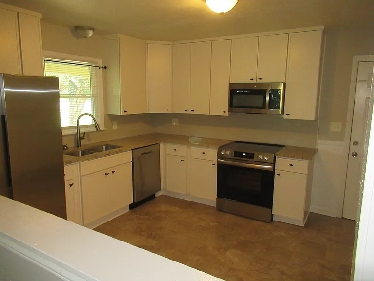 208 Crescent Ct — Photo 8