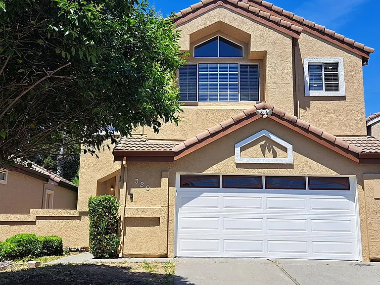 320 Stamper Cir — Photo 1