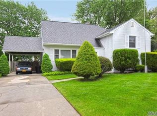 76 Picket Ln, Centereach, NY 11720
