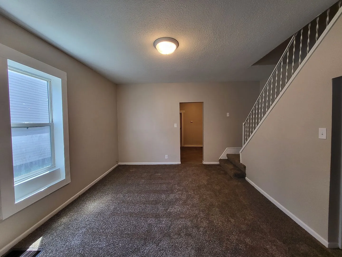 Affordable 3 Bedroom, 1 Bathroom Duplex with quick access to I-235 & downtown! — Photo 3