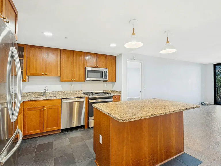 700 Grove St #8R — Photo 6