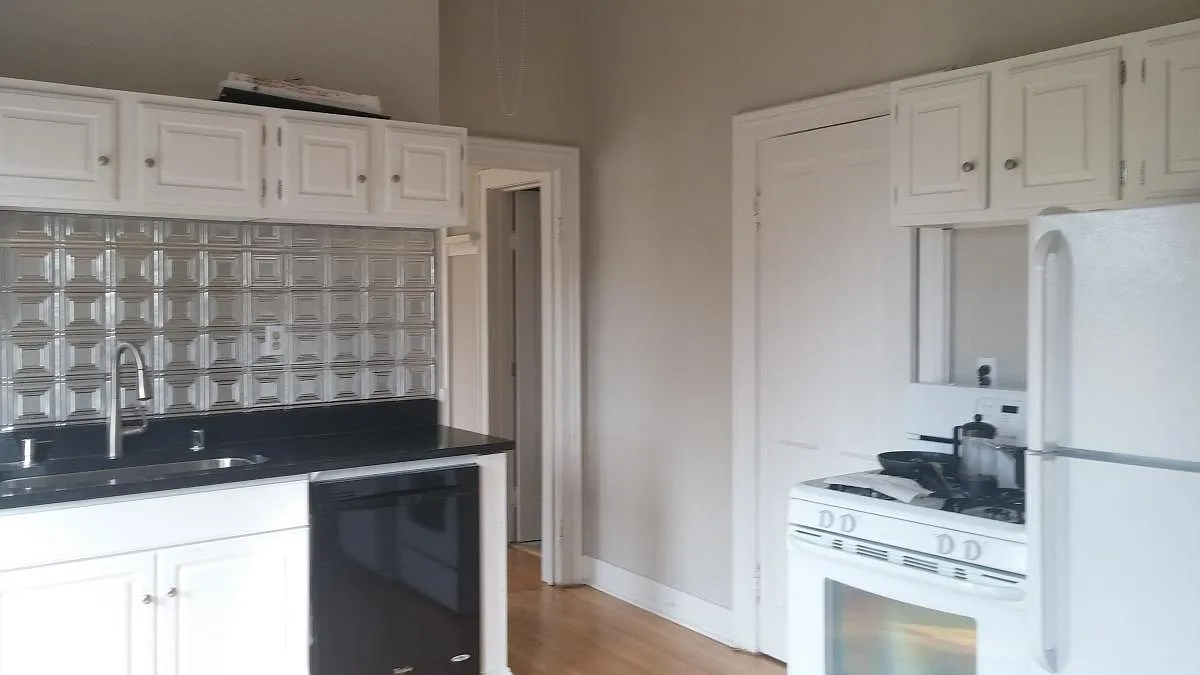 2 bed, 1275 sqft, $1,725 — Photo 2