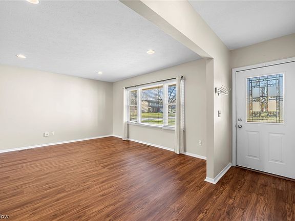 4th image of 25995 Williams Dr