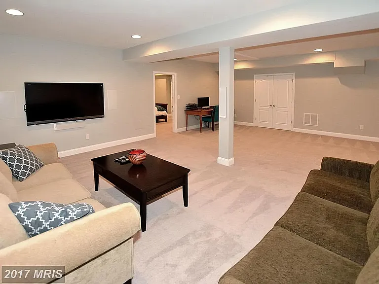 20156 Valhalla Sq — Photo 9