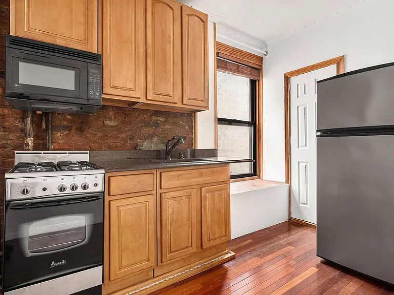 177 Thompson St #22 — Photo 4