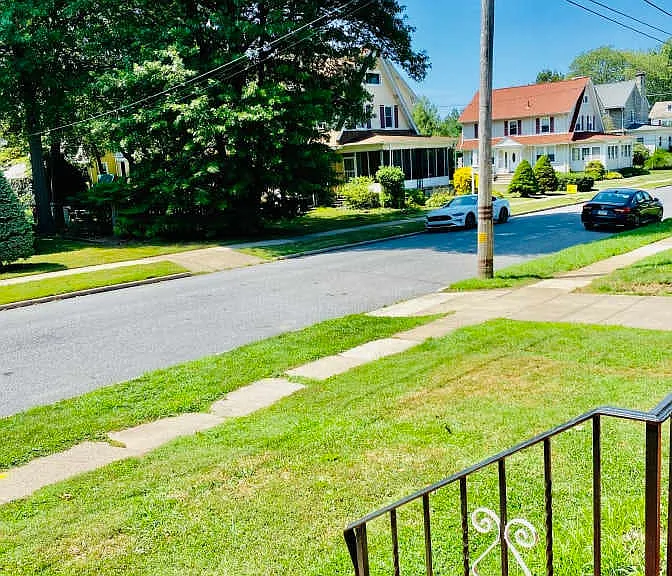 525 Harper Ave — Photo 2