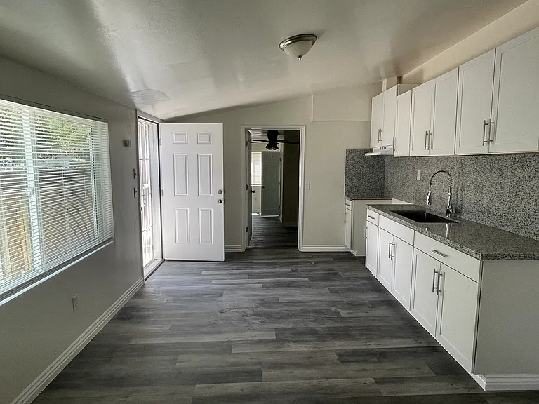 721 Wilson Ave — Photo 11