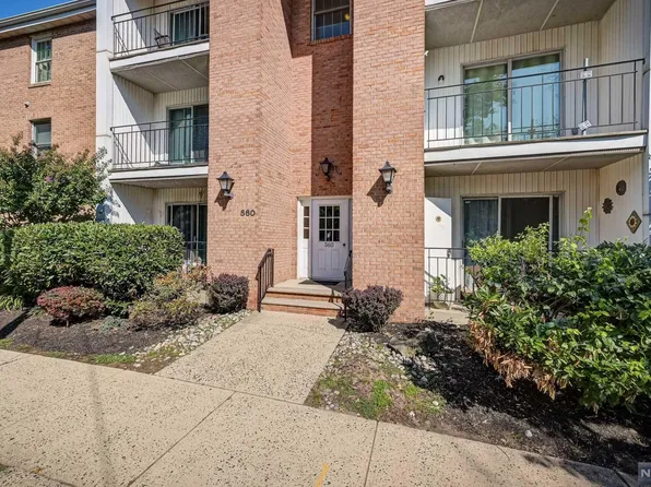 560 Cross St APT 1B, Harrison, NJ 07029