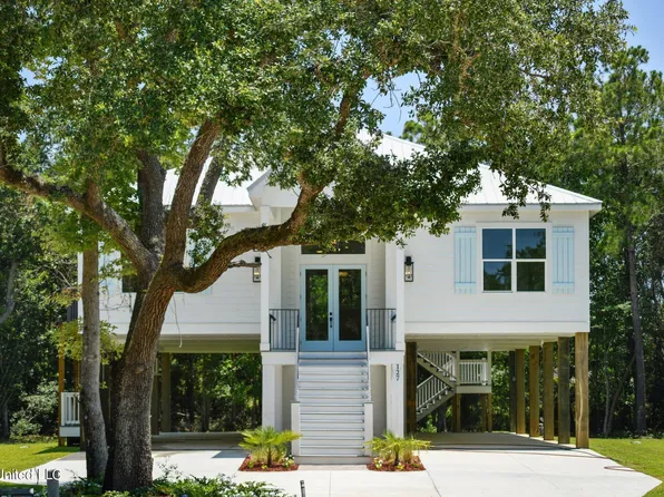 127 Oaks Blvd, Bay Saint Louis, MS 39520