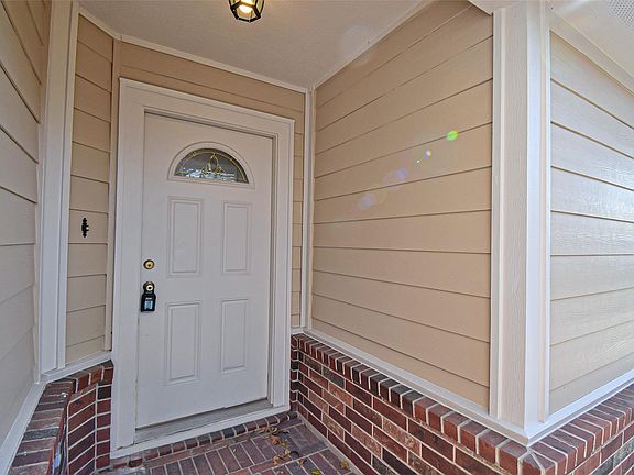 4th image of 504 Texas St #A