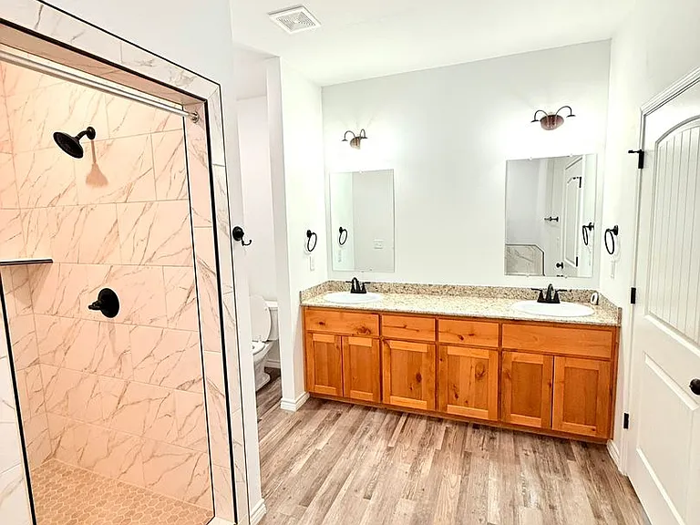 828 Elijah Ln — Photo 7