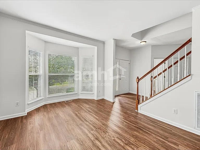 1513 Cardinal Ln — Photo 9