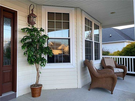2nd image of 20 Lavender Ln