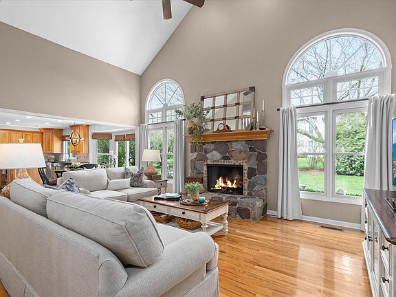 3rd image of 17 Ashwood Ct