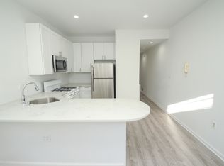 216 Bainbridge St, Philadelphia, PA 19147