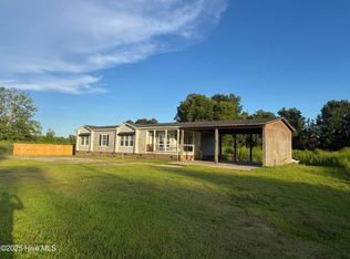 144 Bussy Rd, Hallsboro, NC 28442