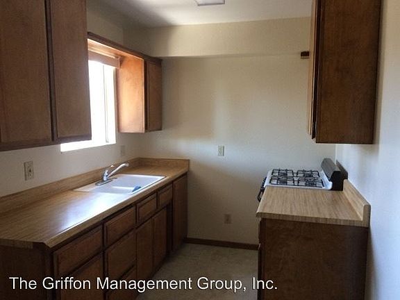 3rd image of 811 E Menlo Ave APT 6
