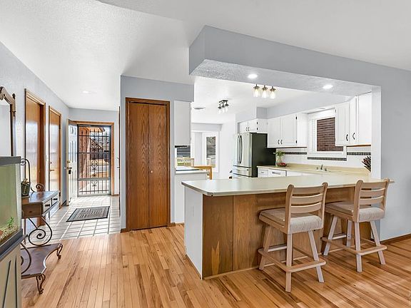 2nd image of 29 Frances Pl