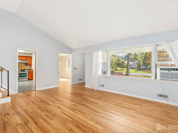 745 Schoolhouse Ln, Bound Brook, NJ 08805