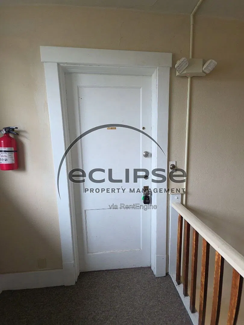 1 bed, 1.0 bath, 835 sqft, $985 — Photo 2