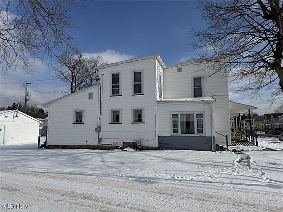 3rd image of 515 W 3rd St