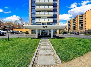 300 Lynn Shore Dr APT 203, Lynn, MA 01902
