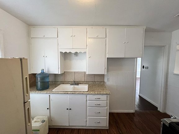 3rd image of 1118 Harris St