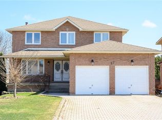 27 Trieste Pl, Hamilton, ON L9B 2C3