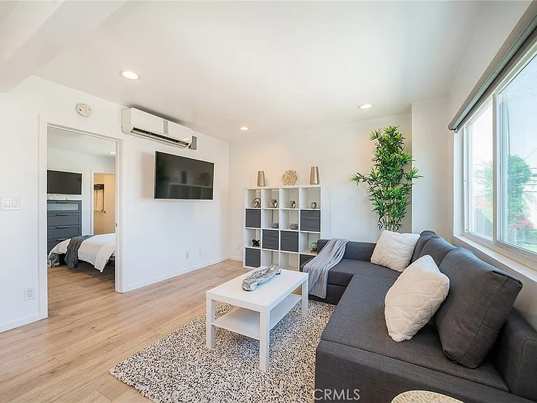 11918 Hart St #4 — Photo 2