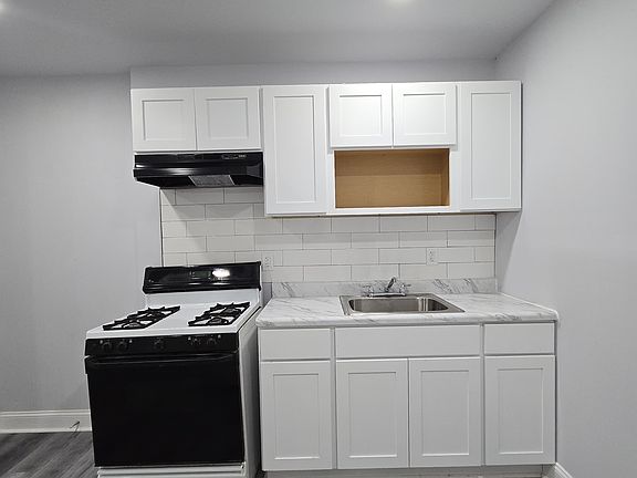 5th image of 2445 N Garnet St