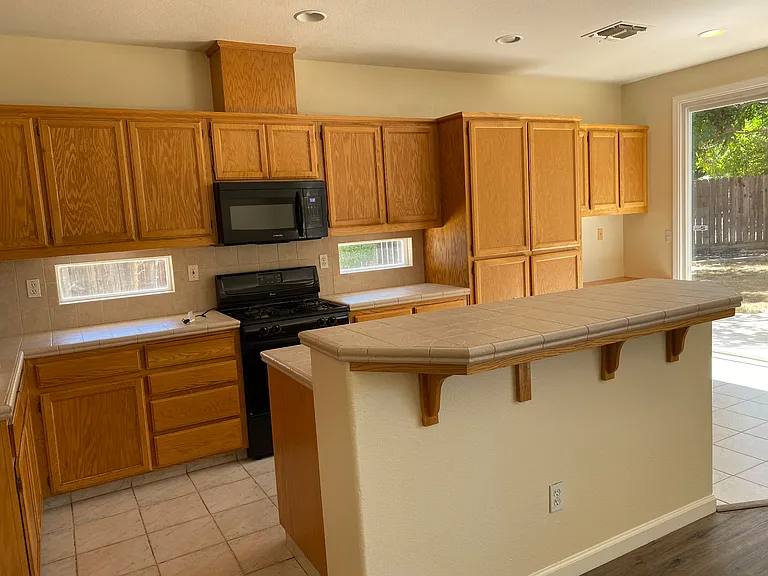 1130 King Loop — Photo 4