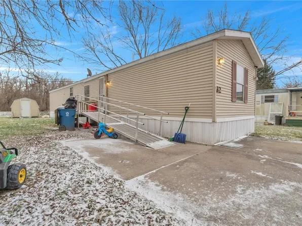 6615 Cleveland Rd #J2, Ravenna, OH 44266